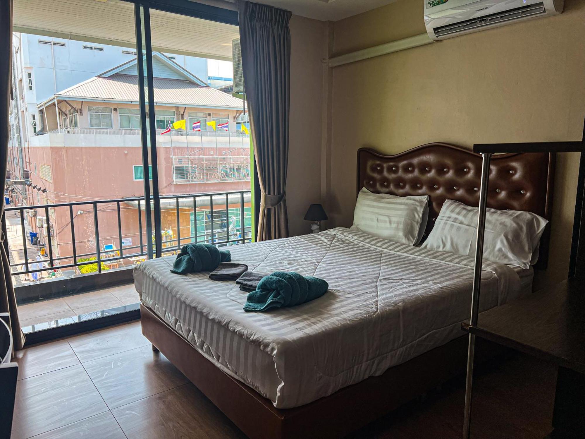 Smyrna Lägenhet Pattaya Exteriör bild