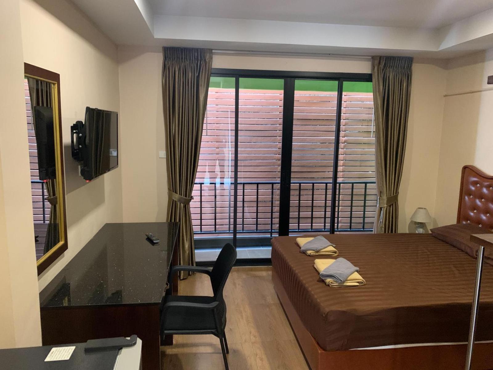 Smyrna Lägenhet Pattaya Exteriör bild